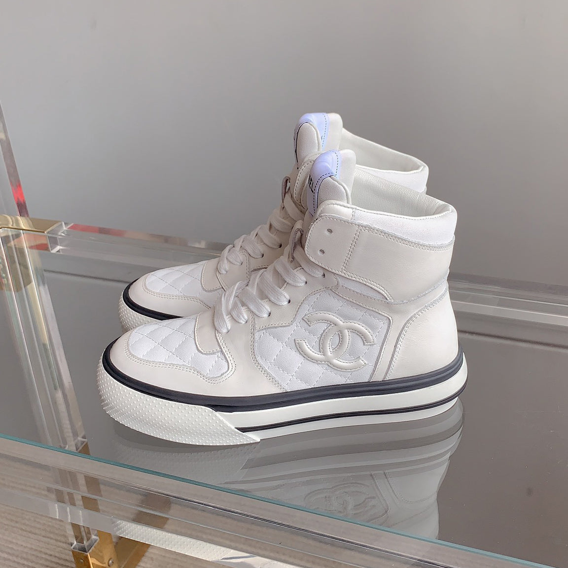 Classic versatile rhombus sneakers 1824061008