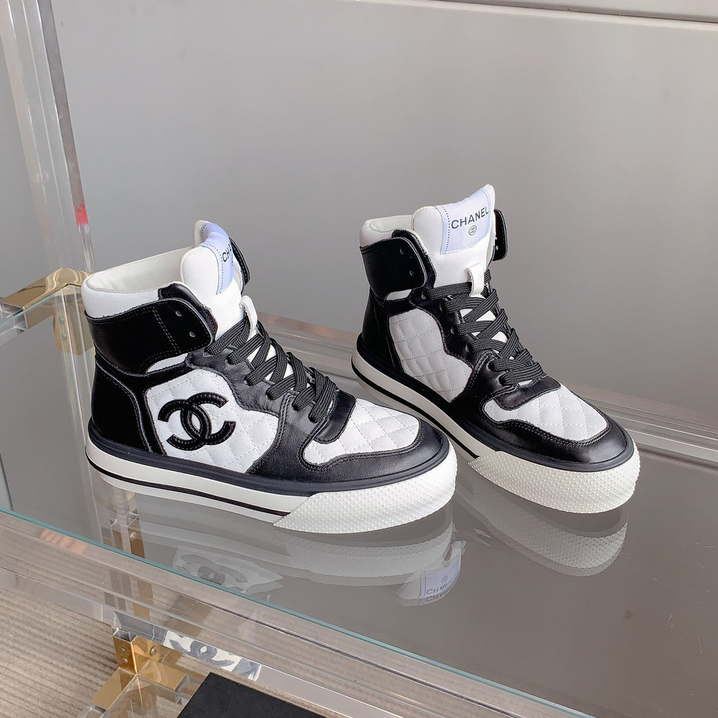 Classic versatile rhombus sneakers 1824061008