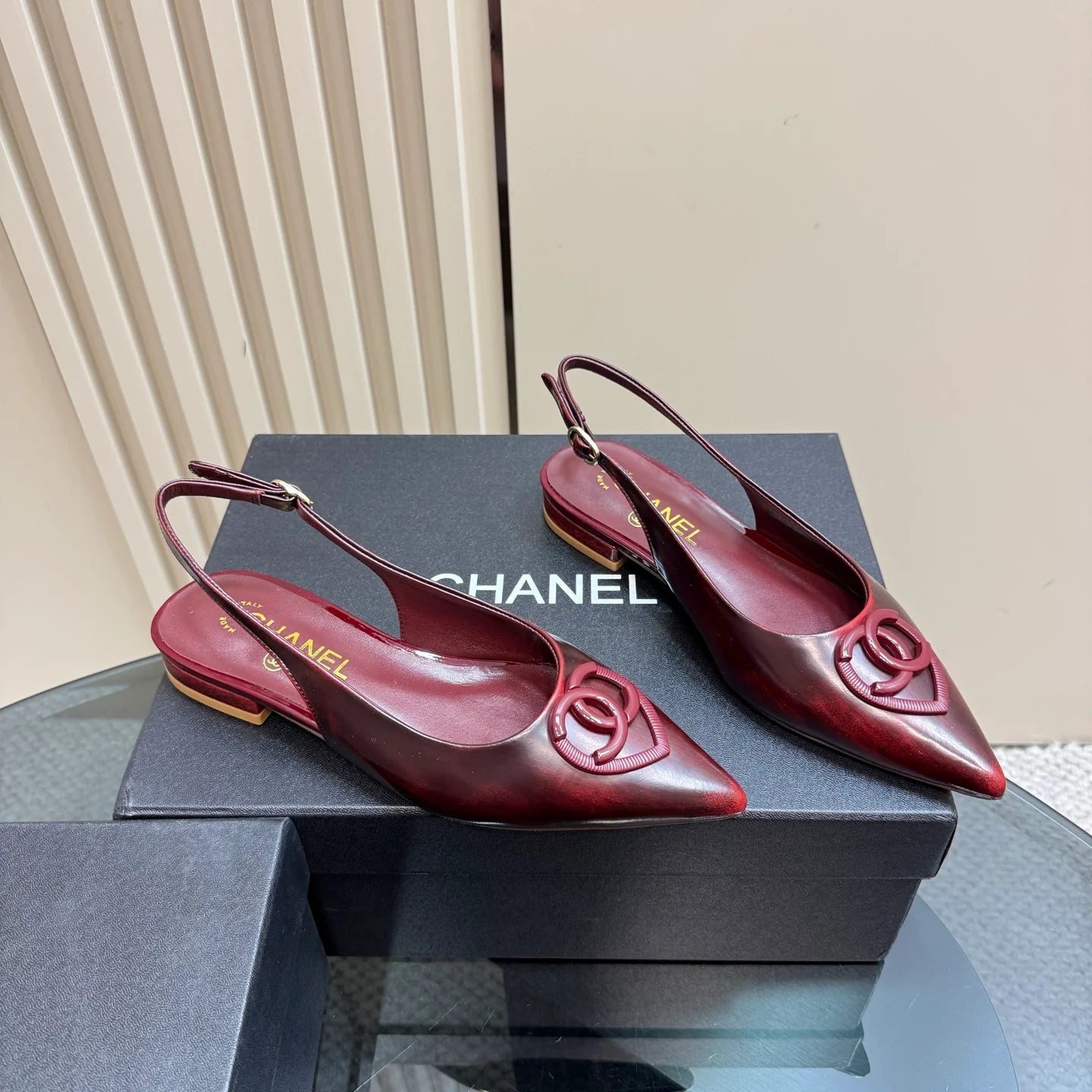 Top High-end Flat Sandals 1025030410