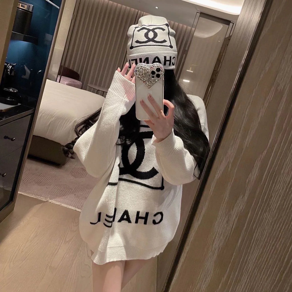 Black And White Contrast Color Letters Jacquard Temperament Loose Long Sweater 10240301YF11