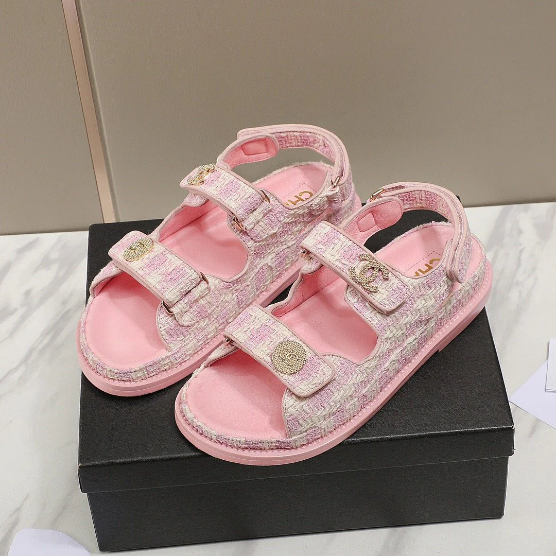 New fashionable and versatile sandals 1024022313