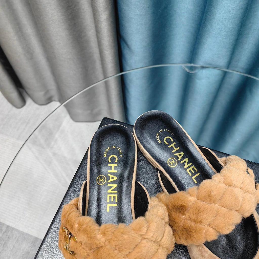Fashion Pointed Toe Plush Slippers 0725021002